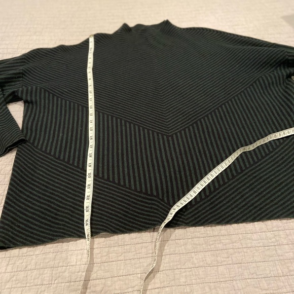 Tahari Textured Mock Neck Sweater – Green/Black – Size 2X - Picture 7 of 8